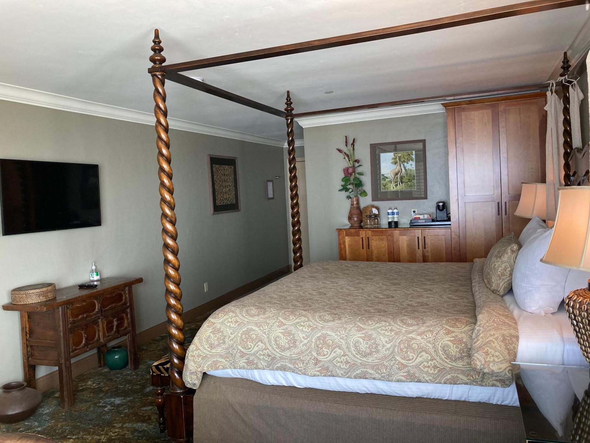 Blue Dolphin 4* Cambria