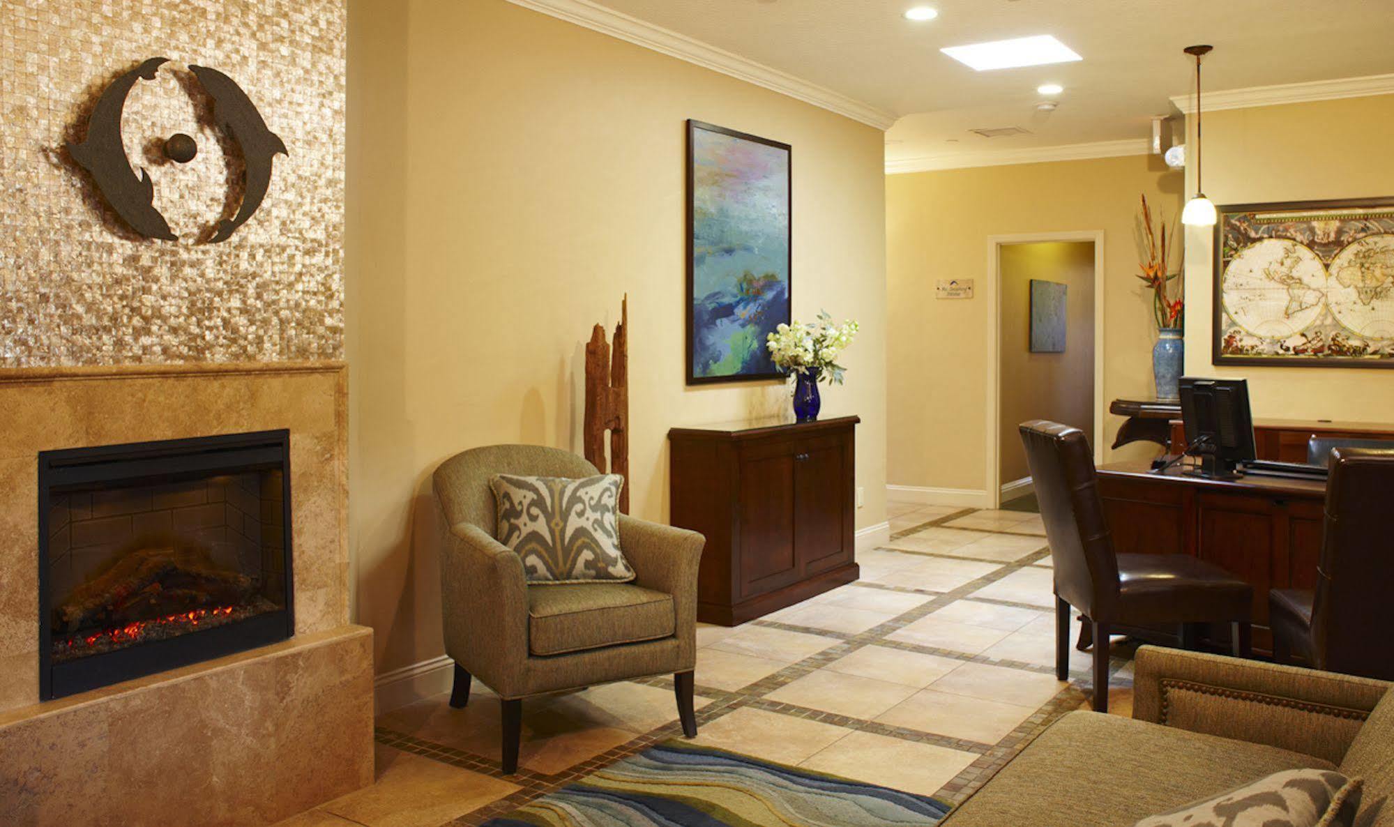 Inn Blue Dolphin Cambria
