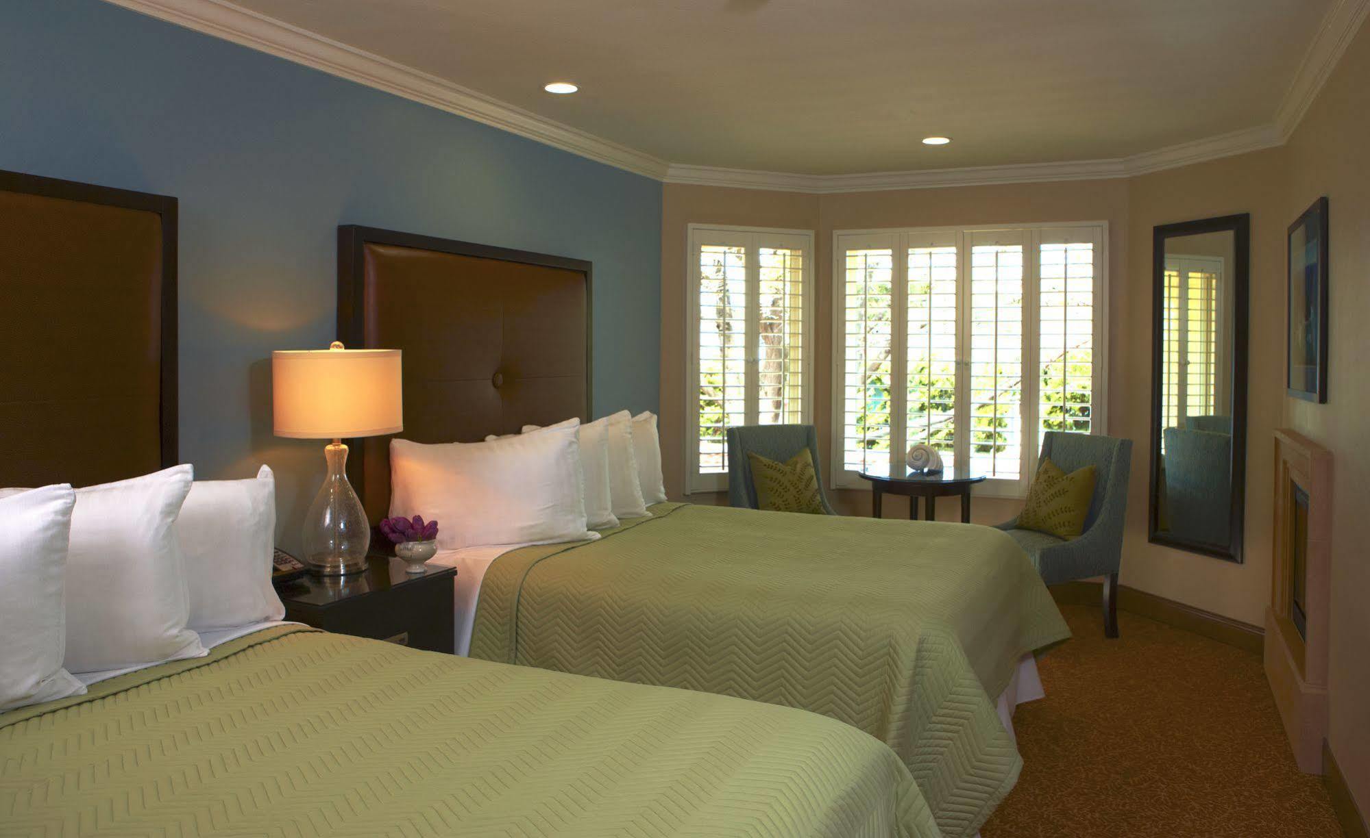 Blue Dolphin Inn 4*